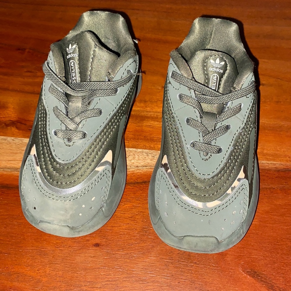 Adidas toddler size 7K  boys low top